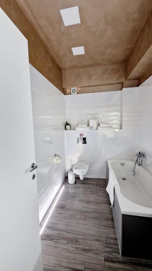 White Tower - Private Studio 106 Mamaia Exterior foto